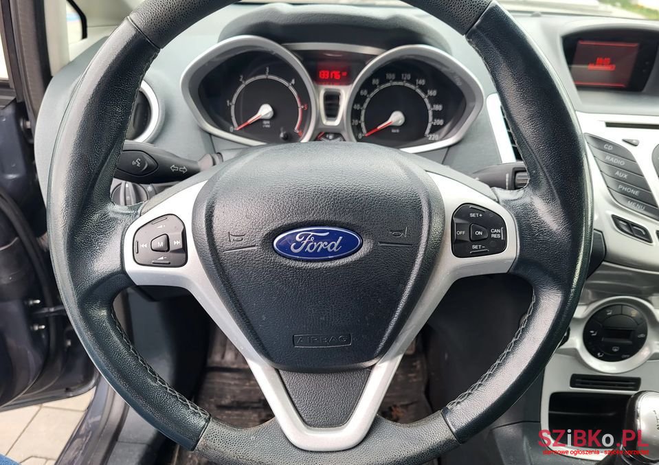 2011' Ford Fiesta photo #6