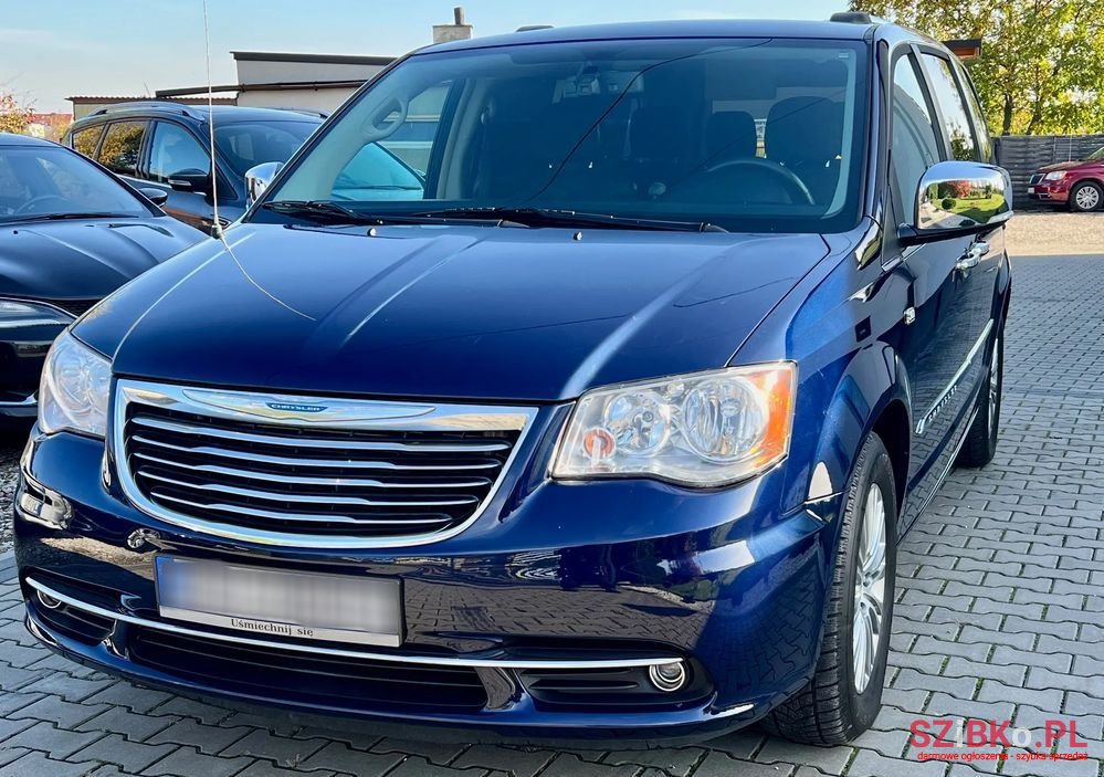 2014' Chrysler Town & Country 3.6 Limited photo #2