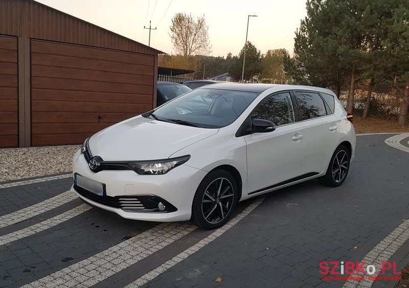 2017' Toyota Auris 1.2 T Selection photo #3