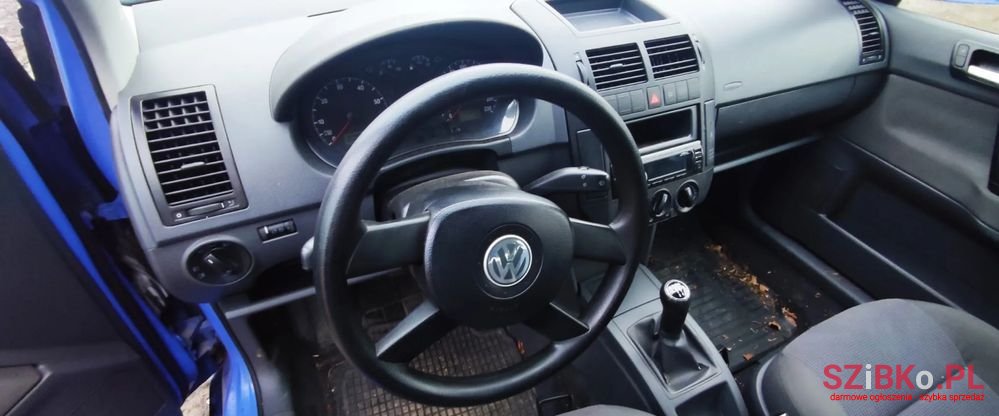2004' Volkswagen Polo 1.2 Fun photo #5