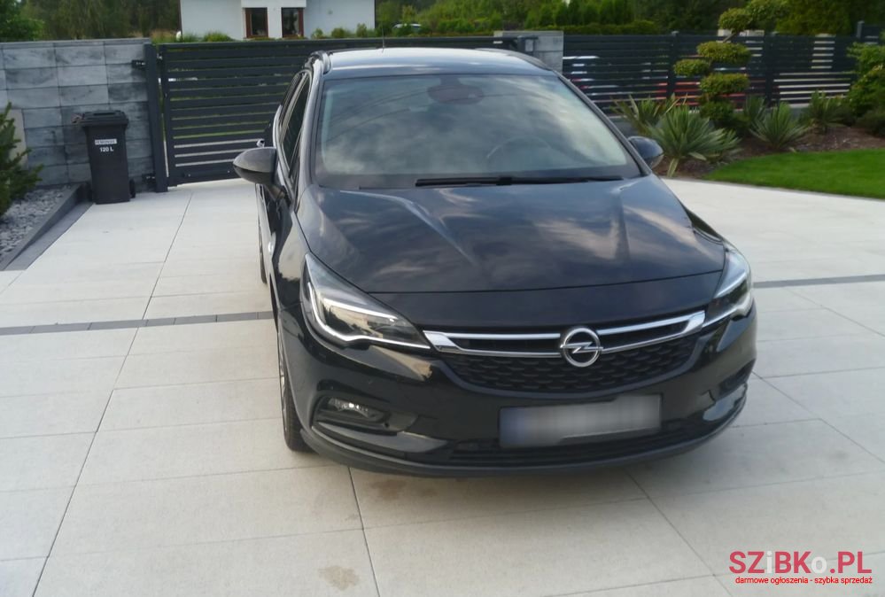 2019' Opel Astra photo #2
