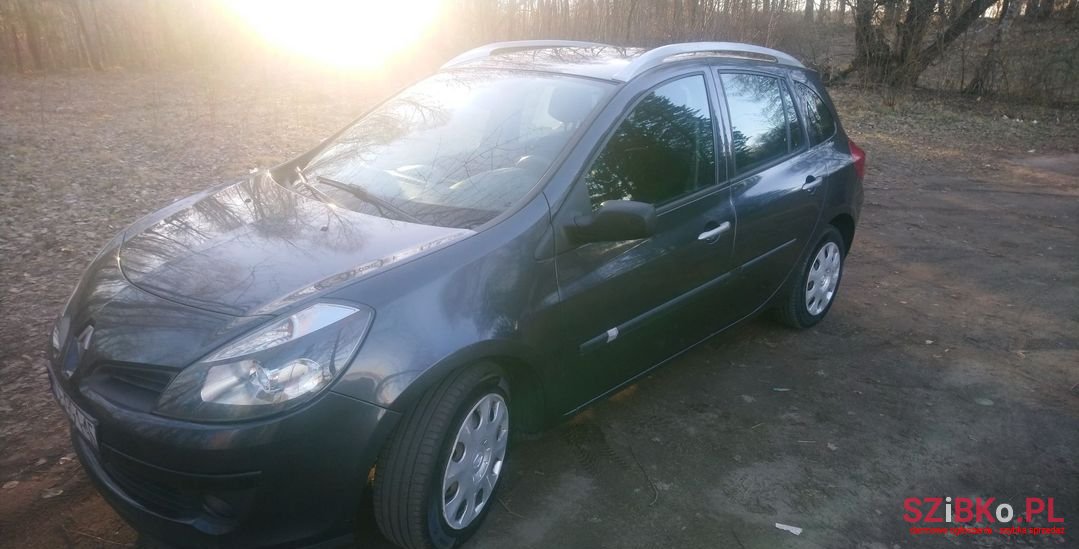 2008' Renault Clio photo #1