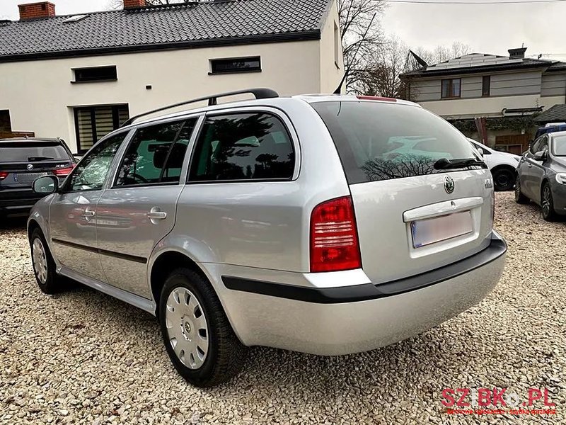 2010' Skoda Octavia 1.6 Tour Plus photo #3