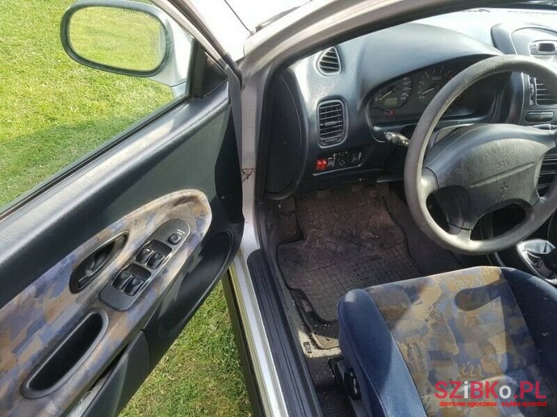 1997' Mitsubishi Carisma photo #6