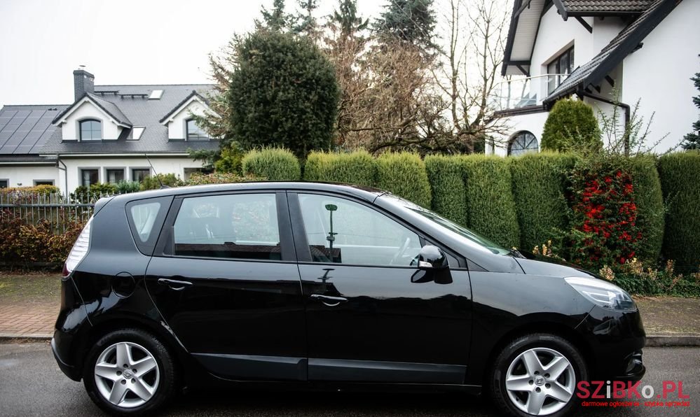 2012' Renault Scenic photo #5