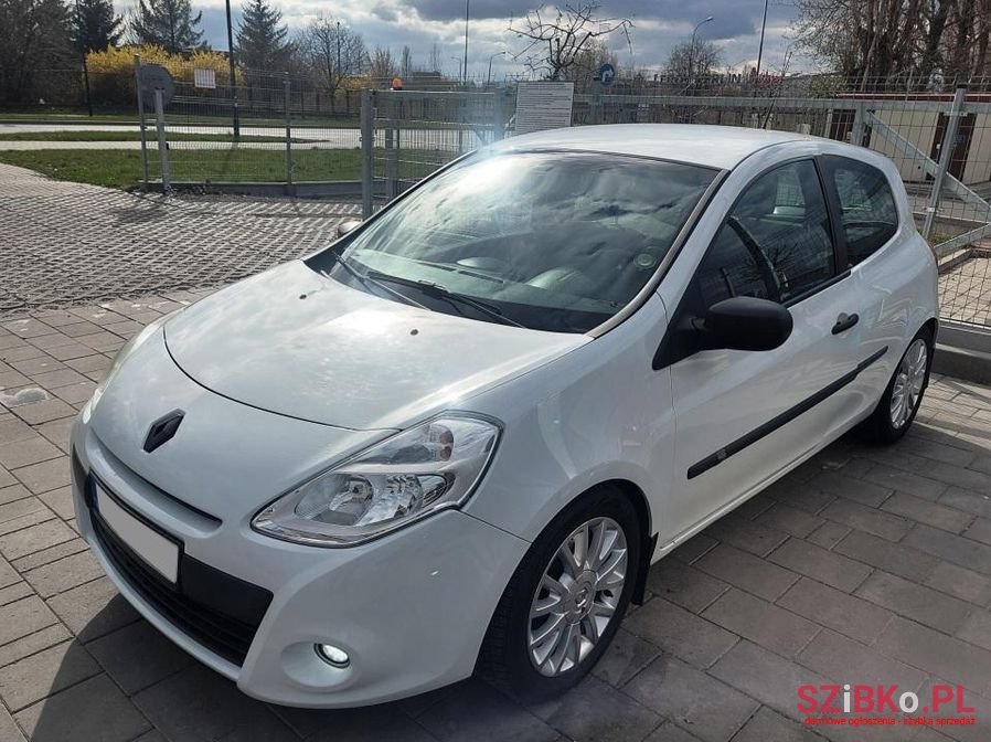 2010' Renault Clio photo #1