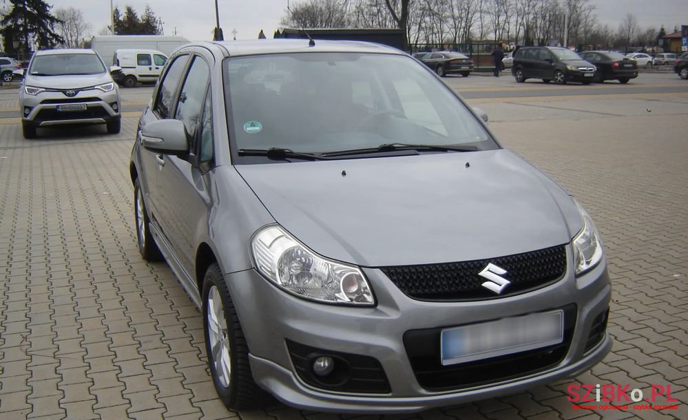 2012' Suzuki SX4 photo #3
