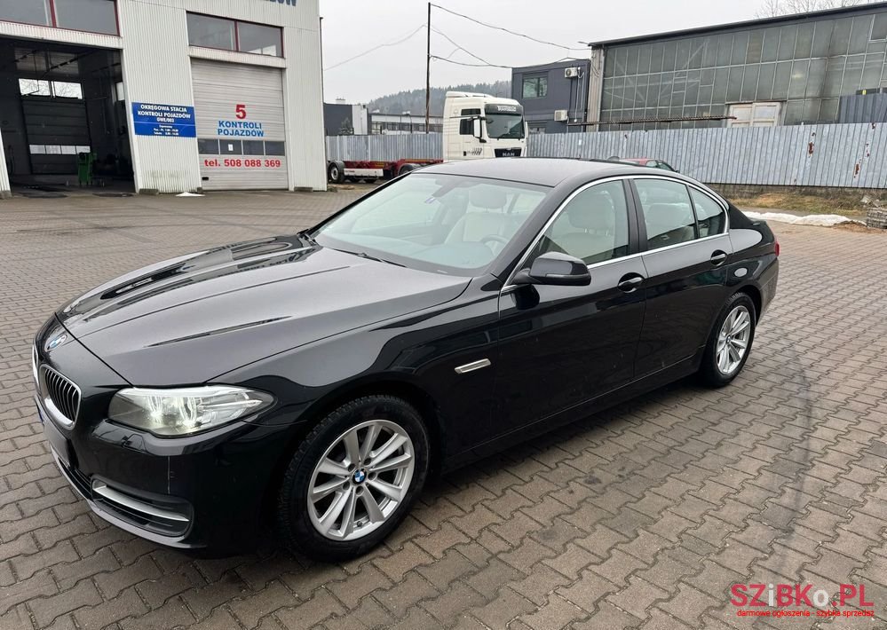 2015' BMW 5 Series 520D Xdrive photo #3