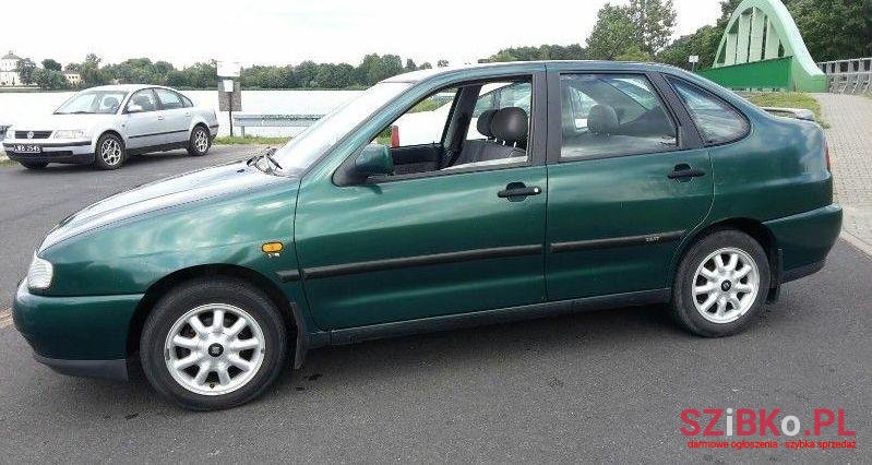 1999' SEAT Cordoba photo #1