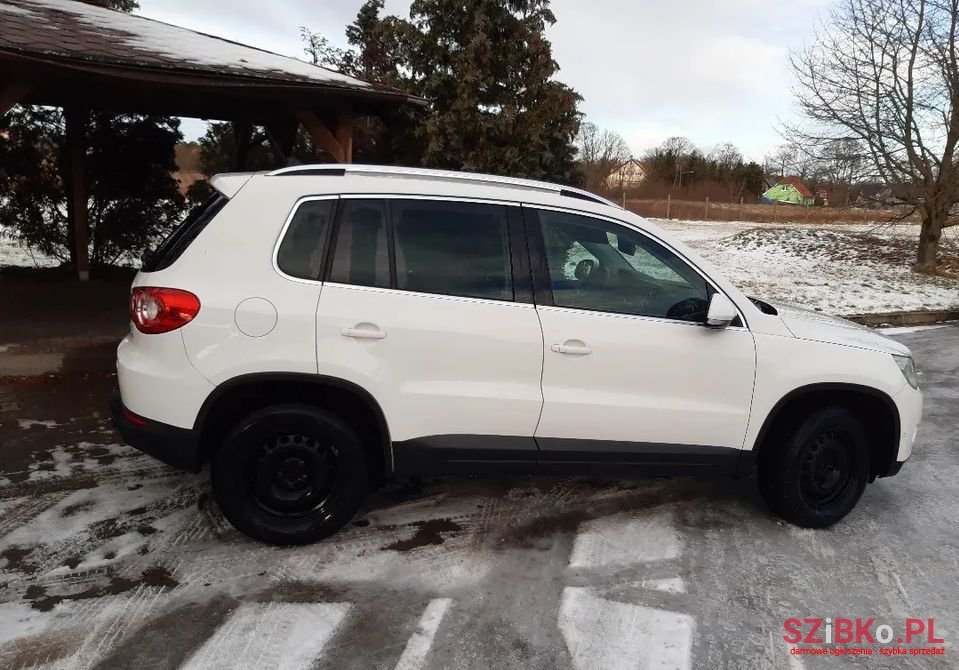 2011' Volkswagen Tiguan photo #6