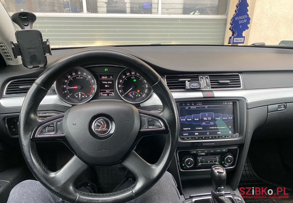 2015' Skoda Superb photo #3