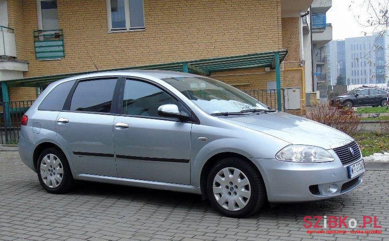 2005' Fiat Croma photo #2
