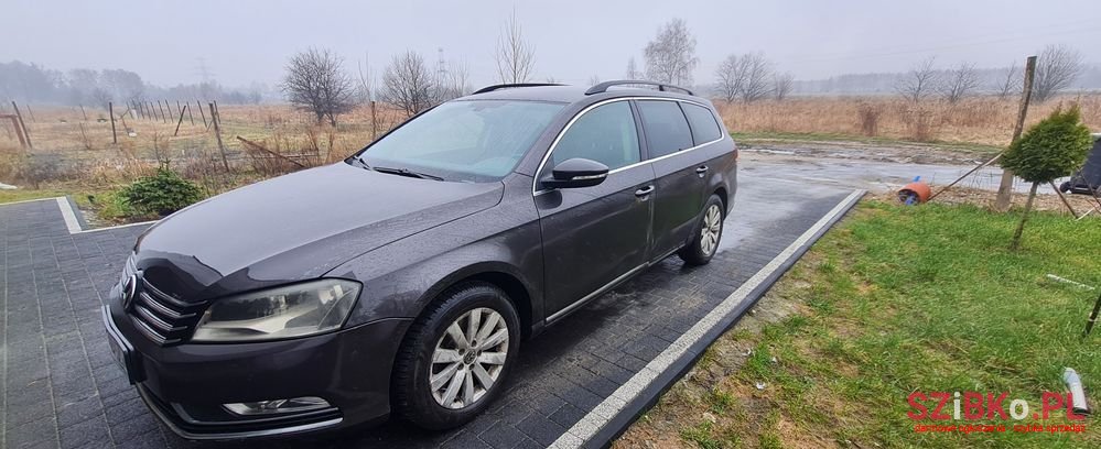 2011' Volkswagen Passat photo #2