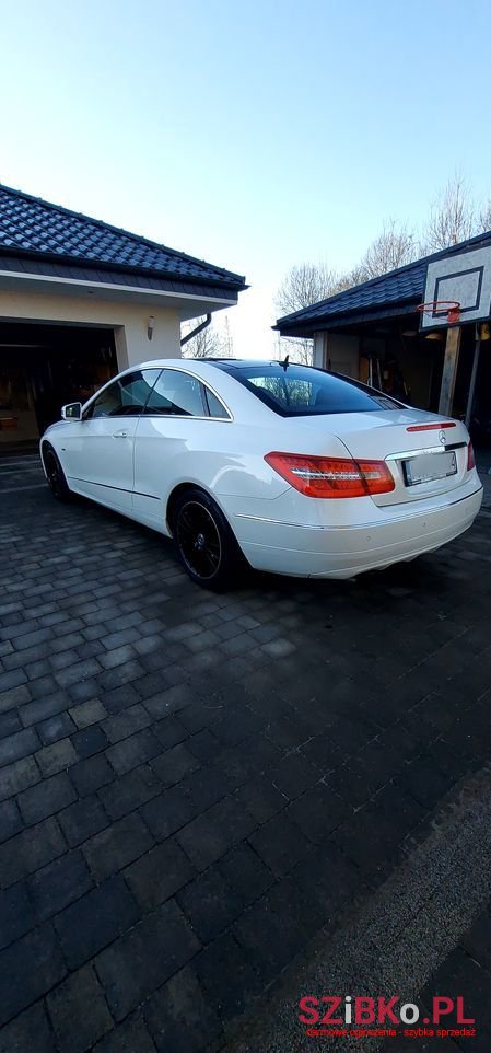 2010' Mercedes-Benz E-Class photo #3