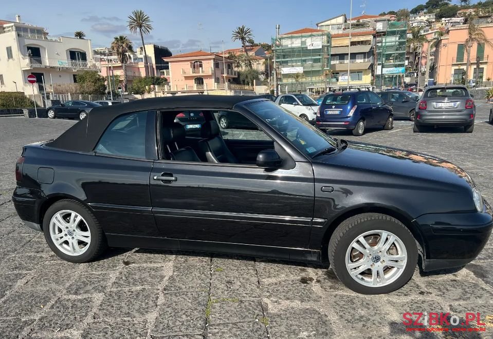 2002' Volkswagen Golf photo #5