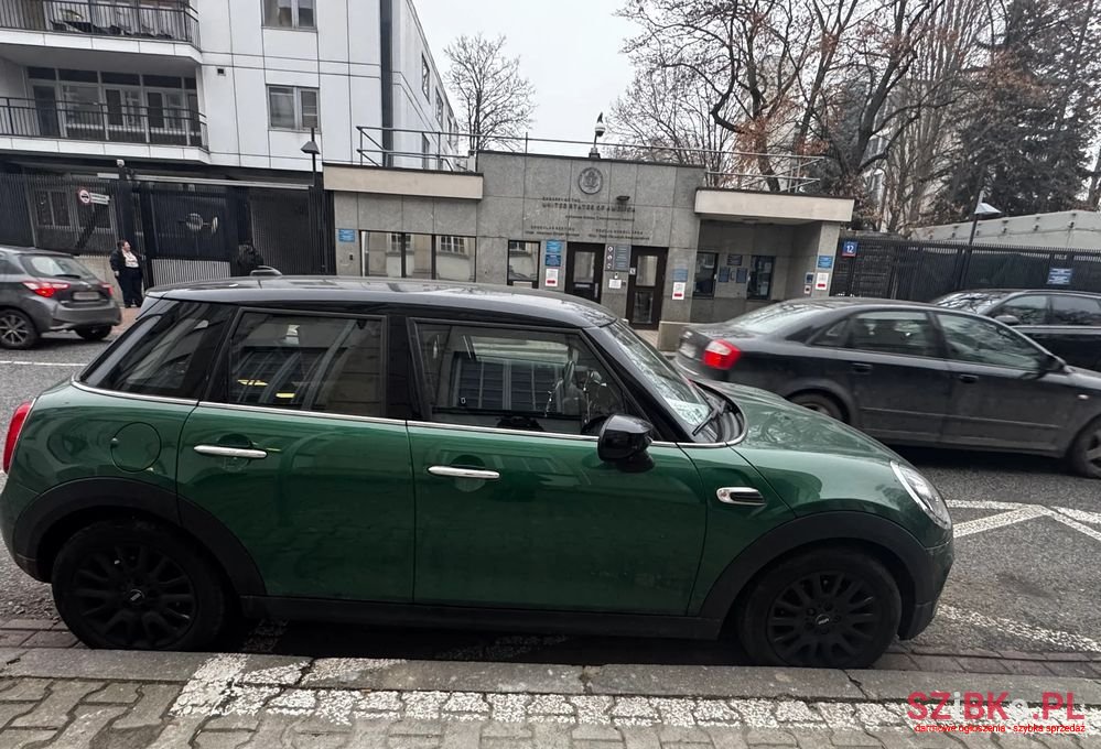 2020' MINI Cooper Standard photo #5