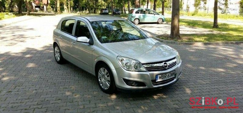 2007' Opel Astra photo #1