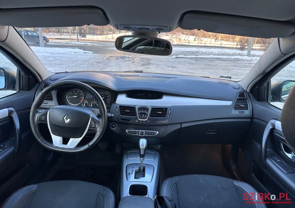 2010' Renault Laguna photo #5