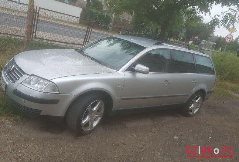 2003' Volkswagen Passat photo #1