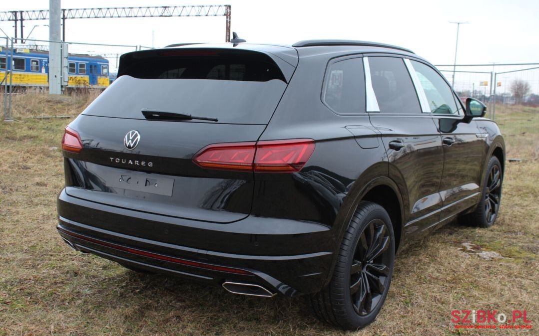 2023' Volkswagen Touareg photo #4