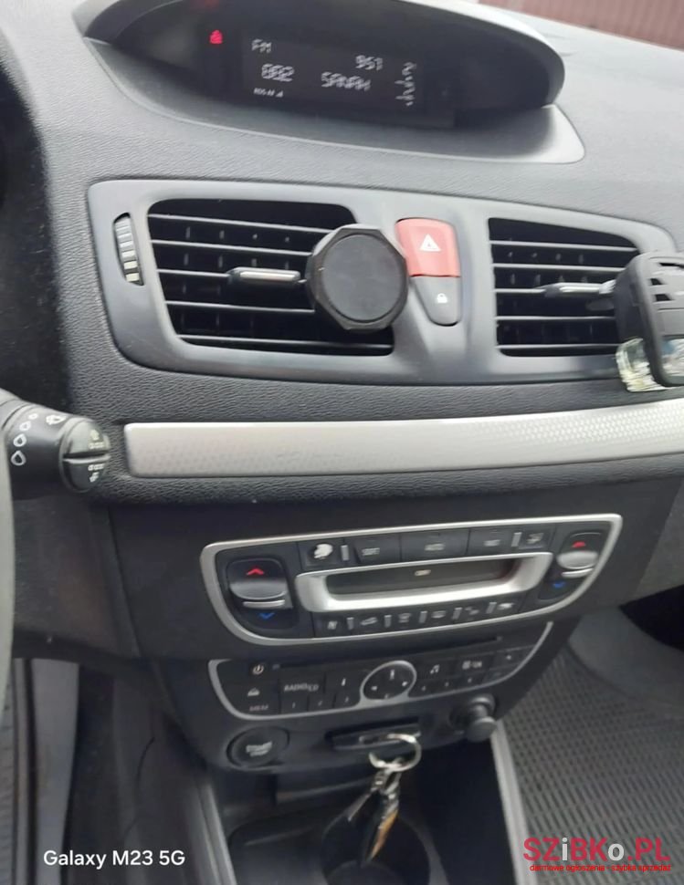 2009' Renault Megane photo #5