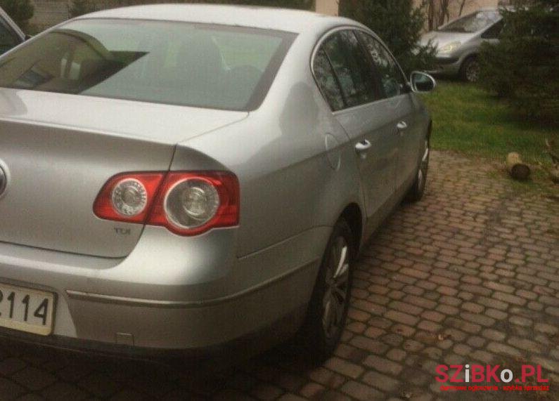 2005' Volkswagen Passat photo #1