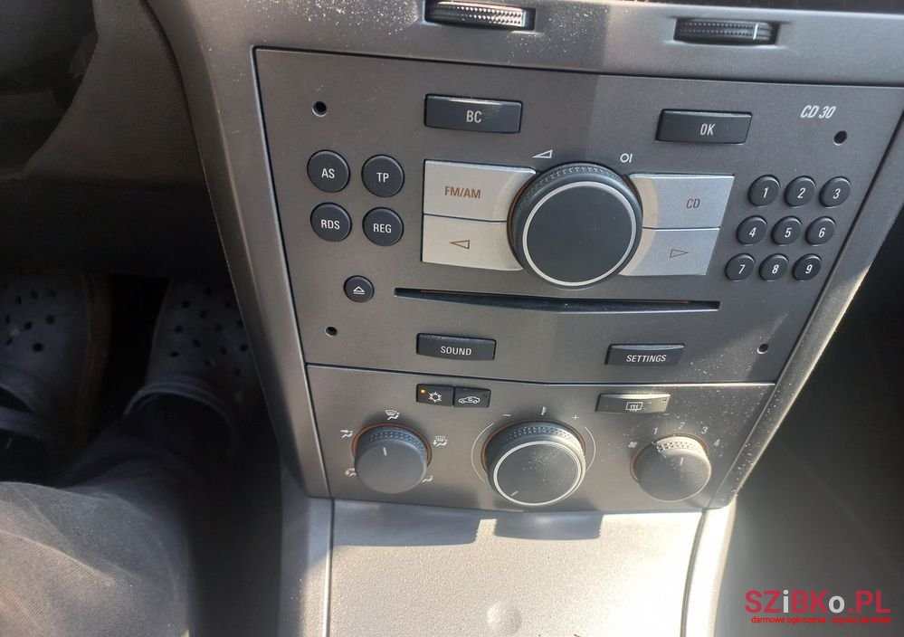 2006' Opel Astra photo #5