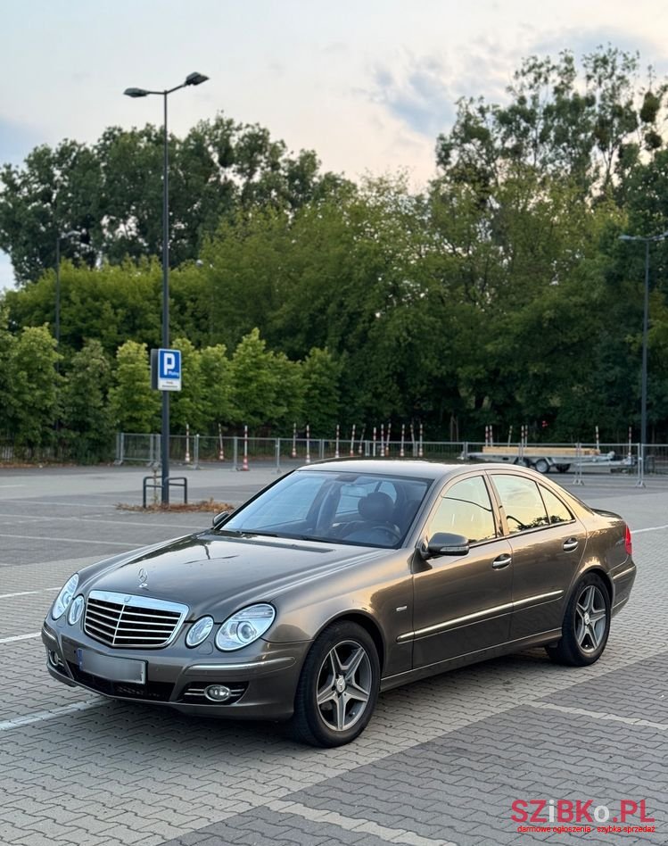 2008' Mercedes-Benz E-Class photo #1