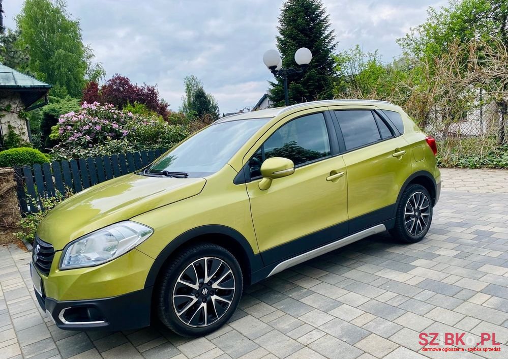 2016' Suzuki SX4 photo #1