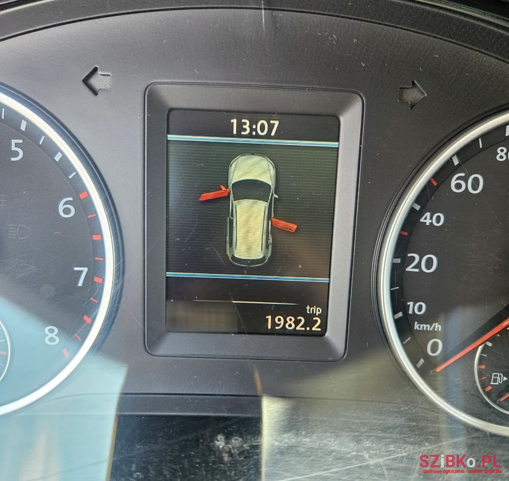 2011' Volkswagen Tiguan photo #4