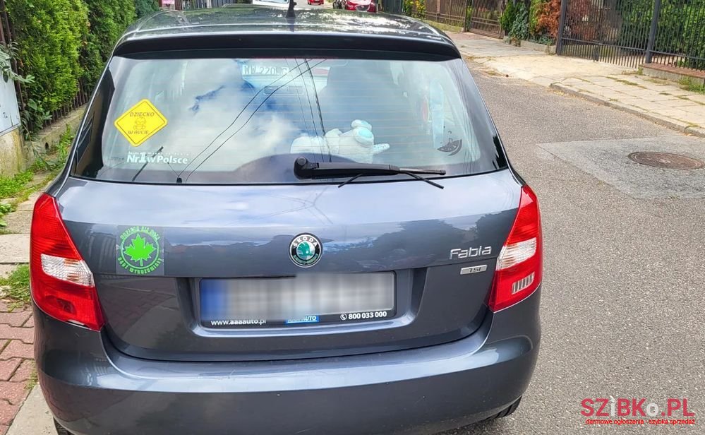 2011' Skoda Fabia photo #2
