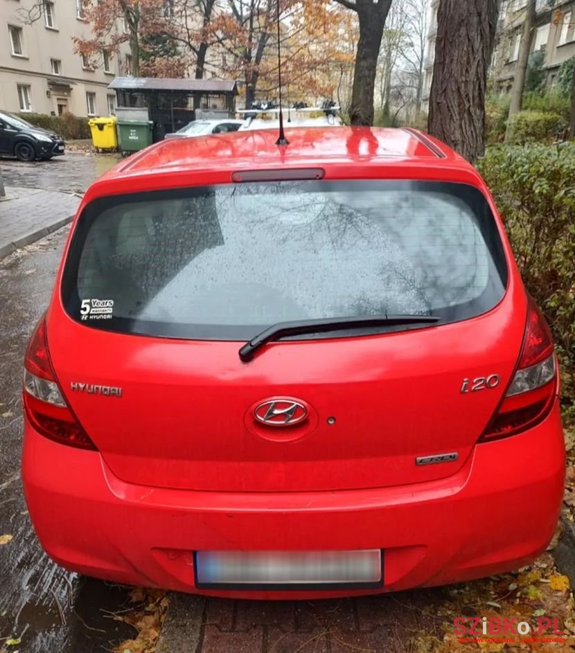 2010' Hyundai i20 1.4 Crdi Comfort photo #3