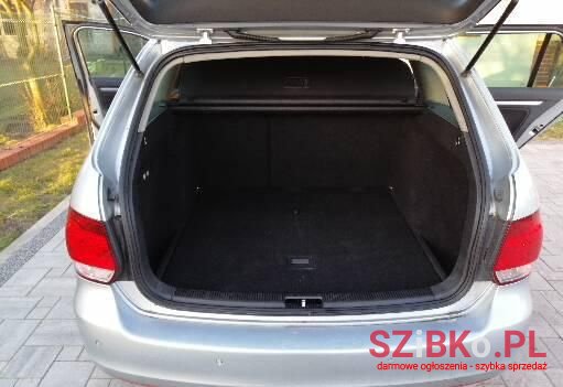 2011' Volkswagen Golf photo #2