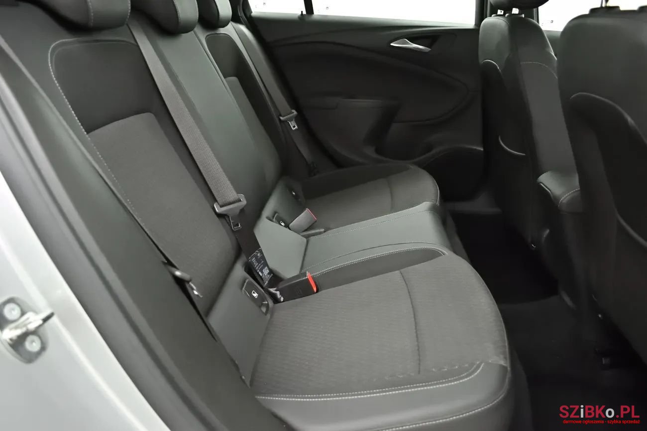 2018' Opel Astra photo #4