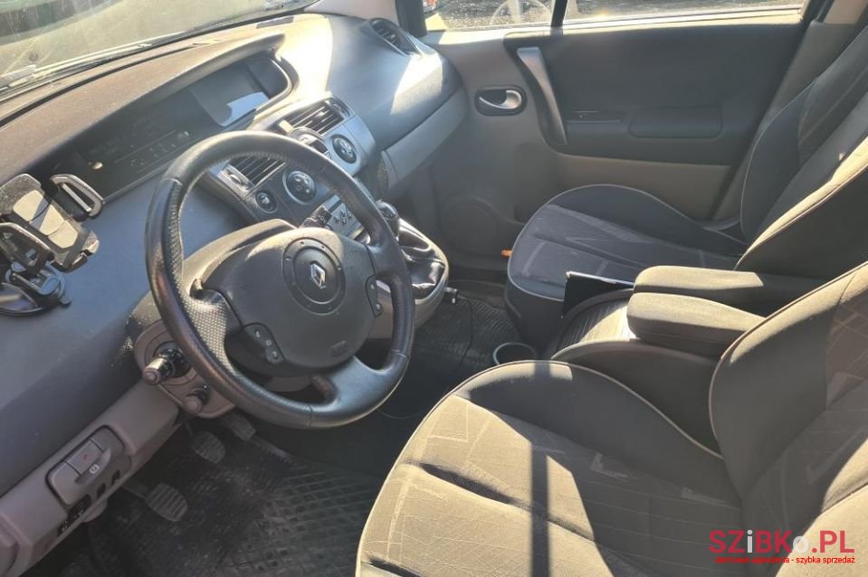 2005' Renault Grand Scenic photo #2