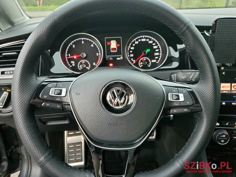 2017' Volkswagen Golf photo #6