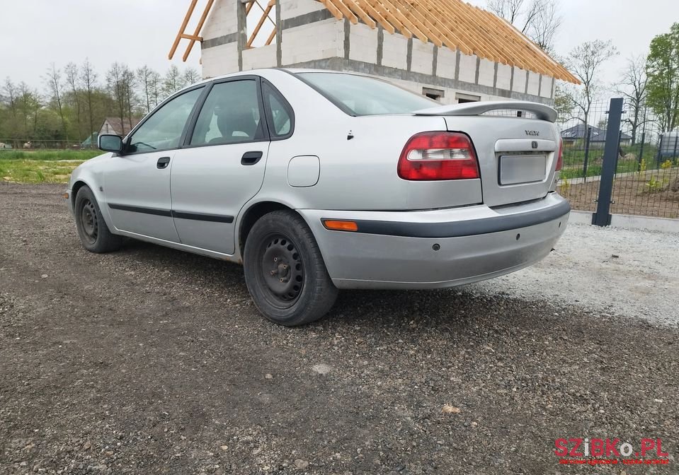 2001' Volvo V40 photo #6