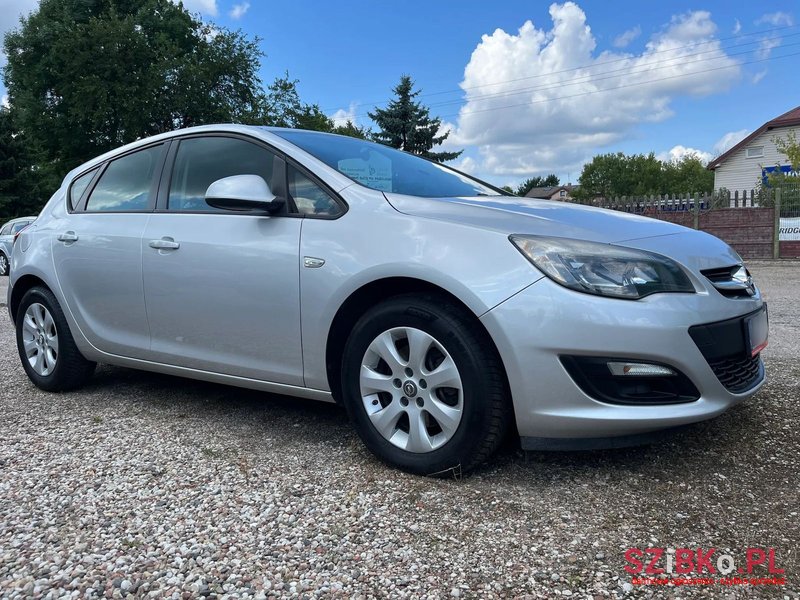 2015' Opel Astra photo #3