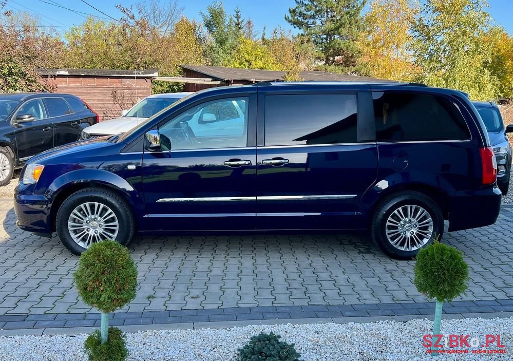 2014' Chrysler Town & Country 3.6 Limited photo #4