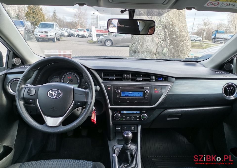 2015' Toyota Auris photo #3