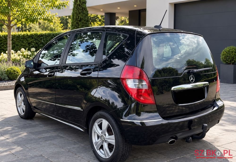 2010' Mercedes-Benz A-Class 180 Elegance photo #2