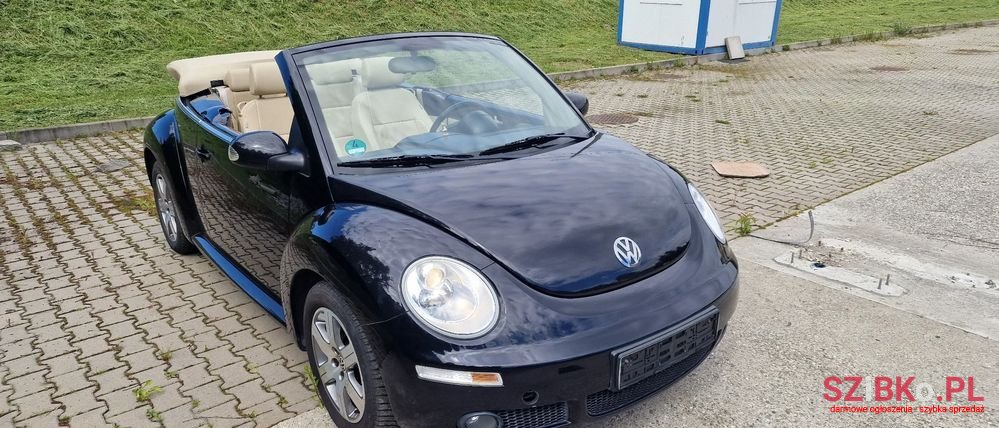 2007' Volkswagen New Beetle photo #2