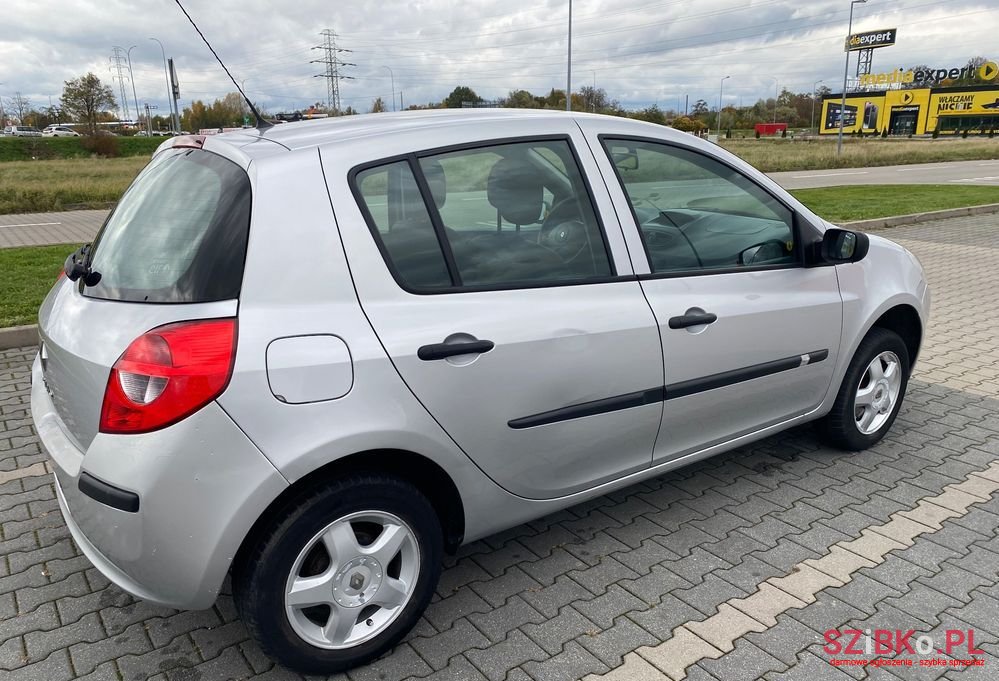 2007' Renault Clio photo #6