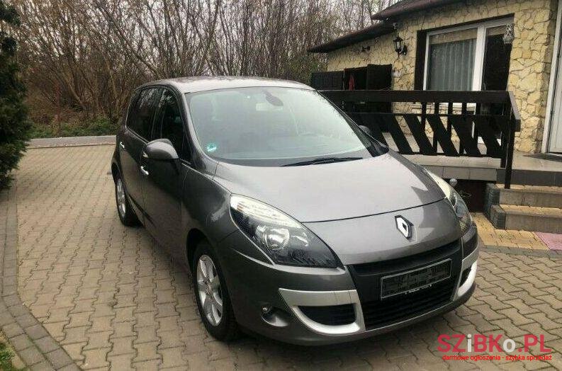 2009' Renault Scenic photo #1