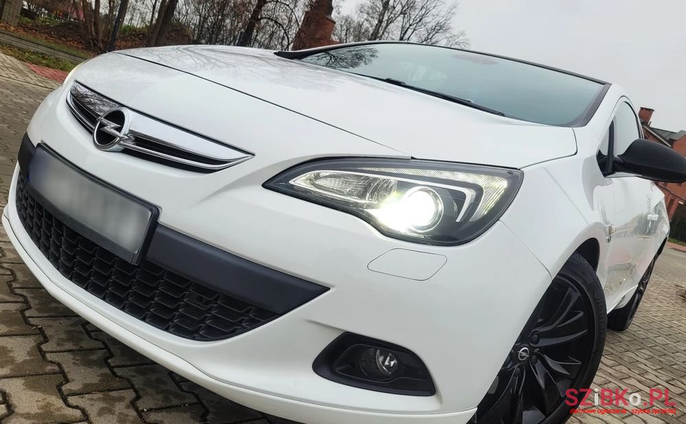 2014' Opel Astra photo #2