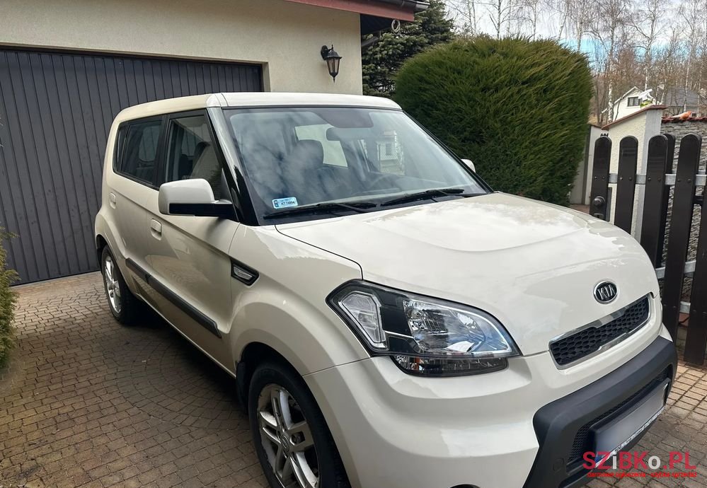 2010' Kia Soul 1.6 L photo #1
