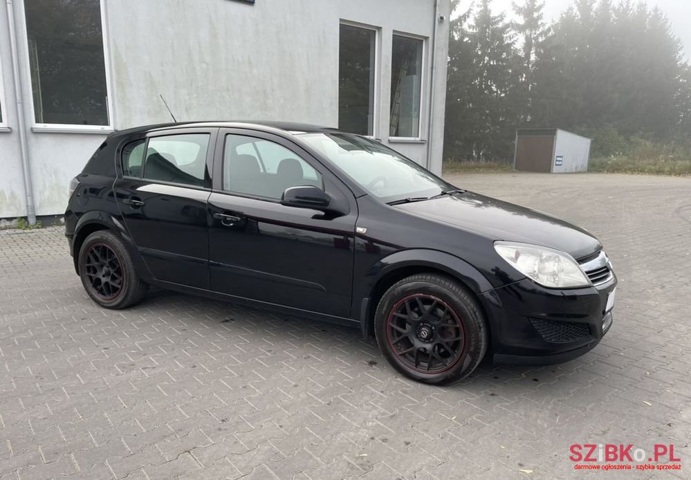 2008' Opel Astra photo #2