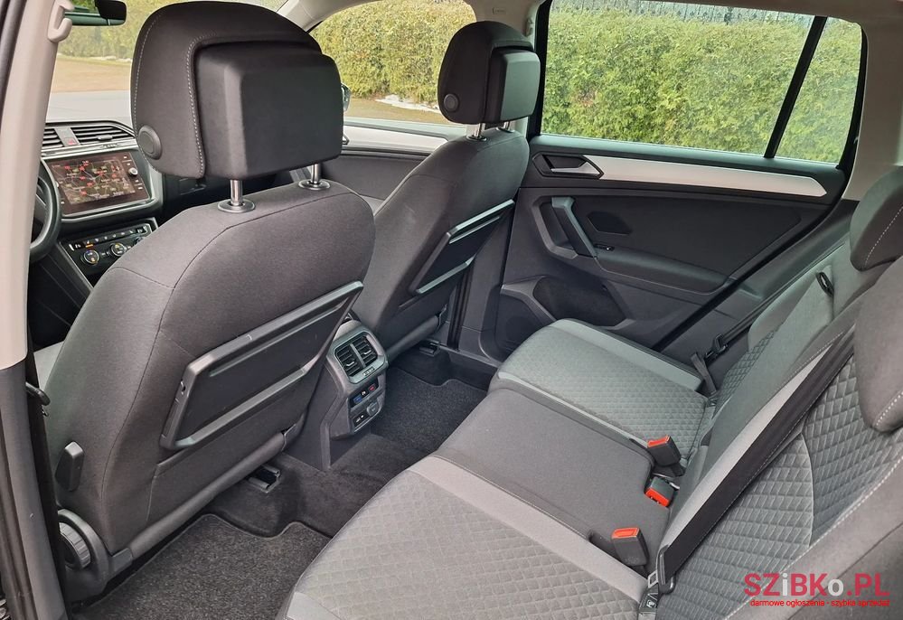 2019' Volkswagen Tiguan photo #3