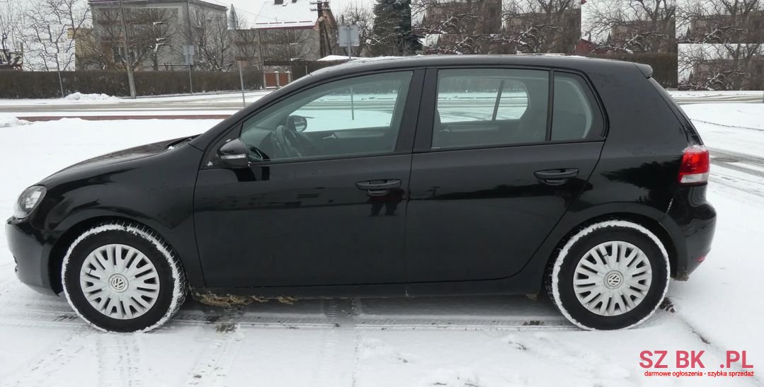 2009' Volkswagen Golf photo #2