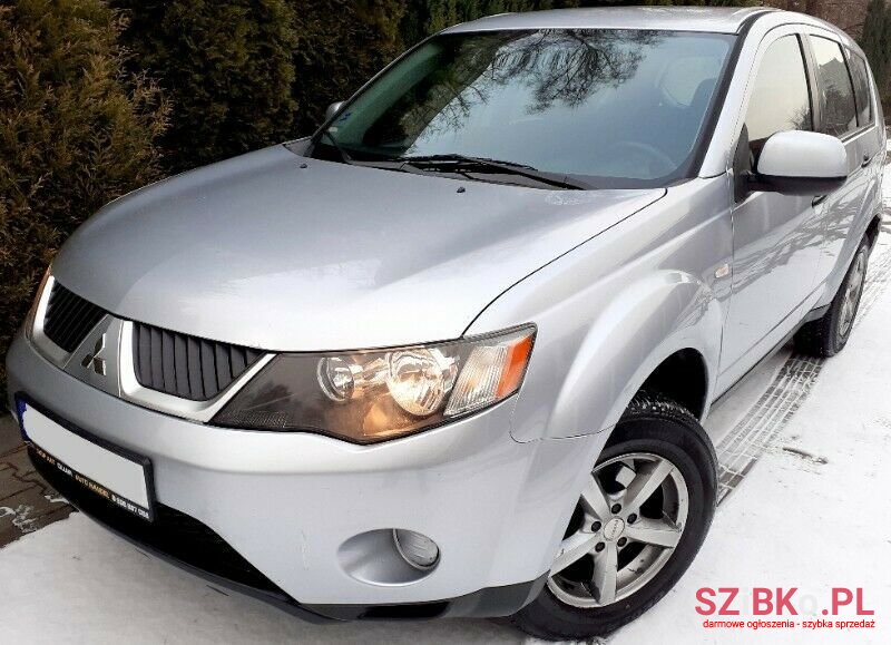 2008' Mitsubishi Outlander photo #2